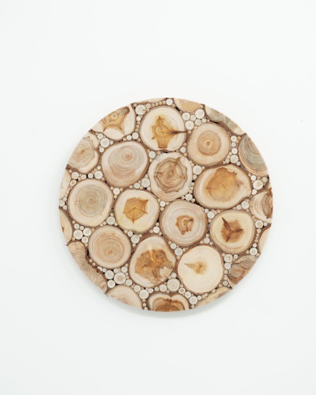 Bordskåner av einer fra Snekkerbua – en håndlaget og naturlig bordbeskytter i duftende einer, perfekt for varme gryter og serveringsfat.