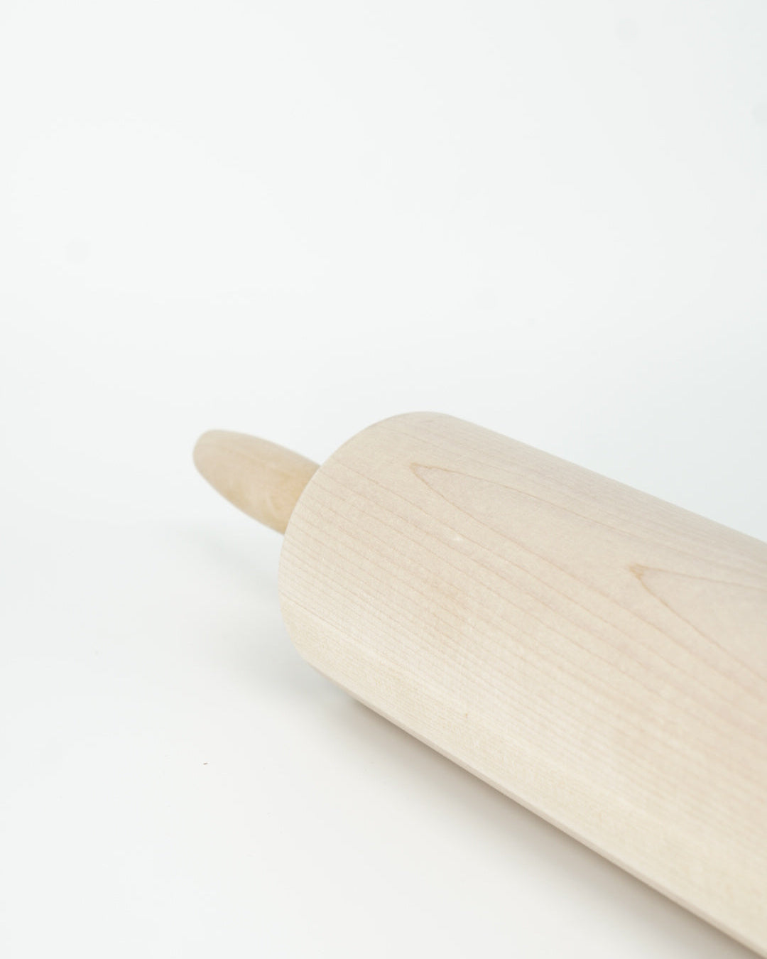 Håndlaget kjevle i tre fra Snekkerbua, perfekt for bakerens kjøkken. Laget for å gi jevn og presis rulling av deig. Et must-have verktøy for både amatører og profesjonelle bakere.