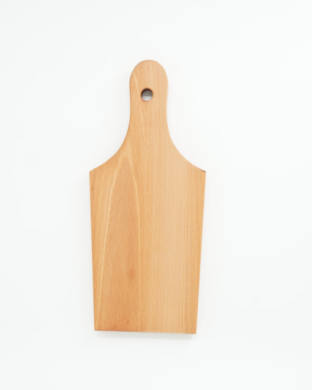 Liten Fjel i Bøk fra Snekkerbua – en tidløs og elegant trefigur som skaper en varm og naturlig atmosfære i hjemmet. Perfekt som dekorasjon eller gave til treelskere.