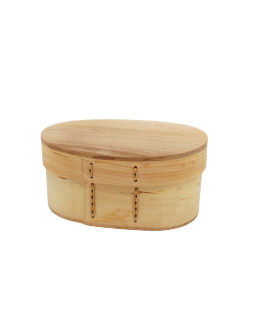 Matboks i Svartor fra Snekkerbua, en praktisk og stilfull matboks laget av kvalitets svartor. Perfekt for oppbevaring av mat på tur eller til hverdags. Håndlaget og robust, ideell for både utendørs eventyr og daglig bruk.