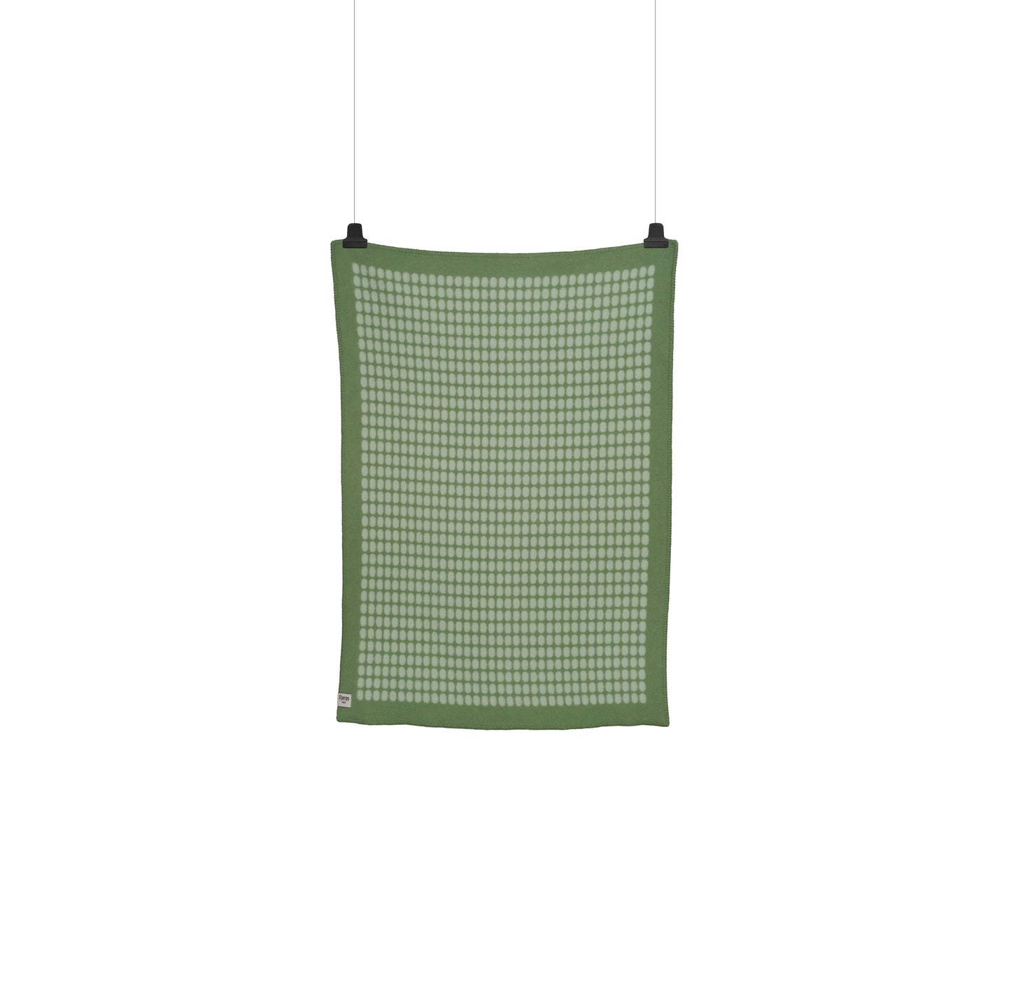 Palette Grønn Halvpledd fra Røros Tweed, et elegant og mykt ullpledd i en frisk grønn nyanse. Perfekt for å tilføre et naturlig preg til hjemmet, samtidig som det gir komfort og varme på kjølige dager.