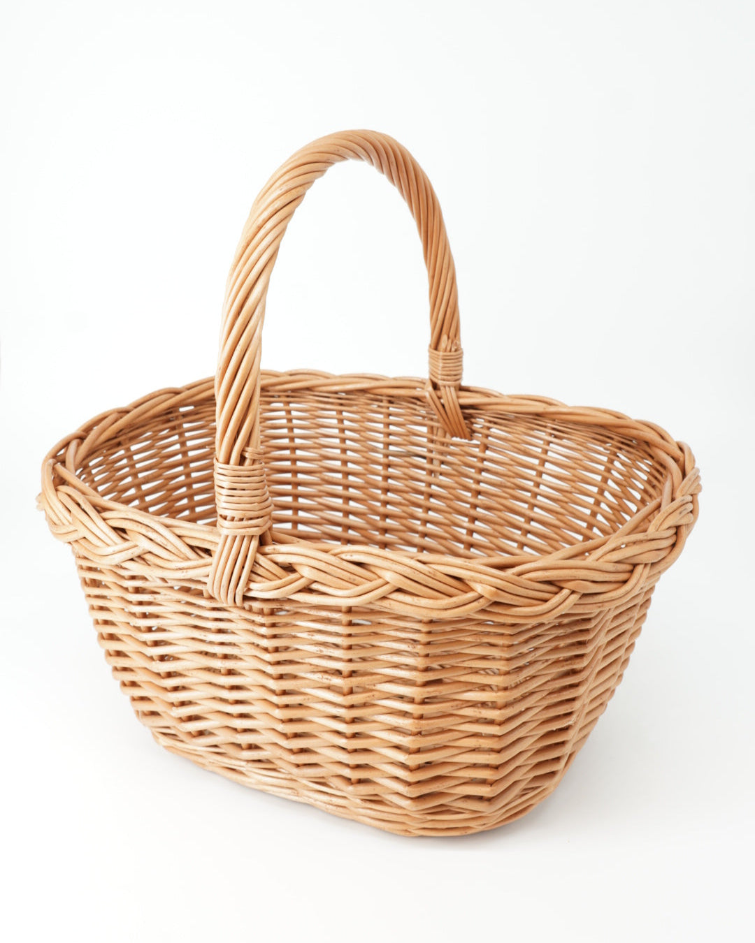 Liten soppkurv fra Snekkerbua – perfekt for soppturer, lett og luftig design. Laget i pil.