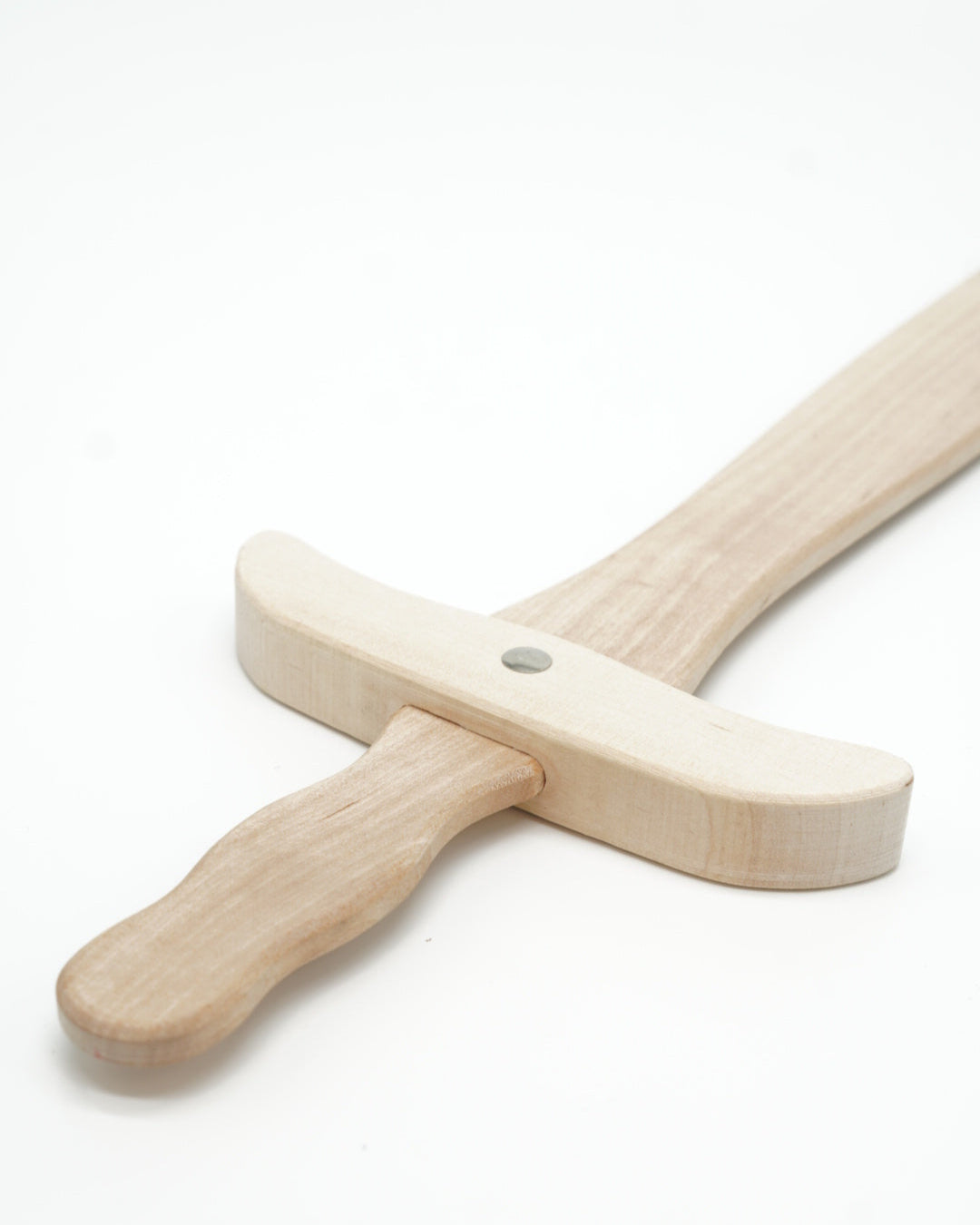 Tresverd fra Snekkerbua. Solid og lett tresverd, perfekt for lek og rollespill for barn.