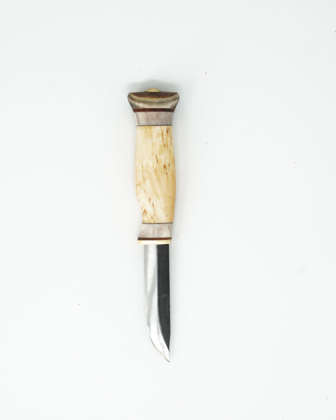 Turkniv med 8,2 cm knivblad fra Snekkerbua. Robust og praktisk for turbruk.