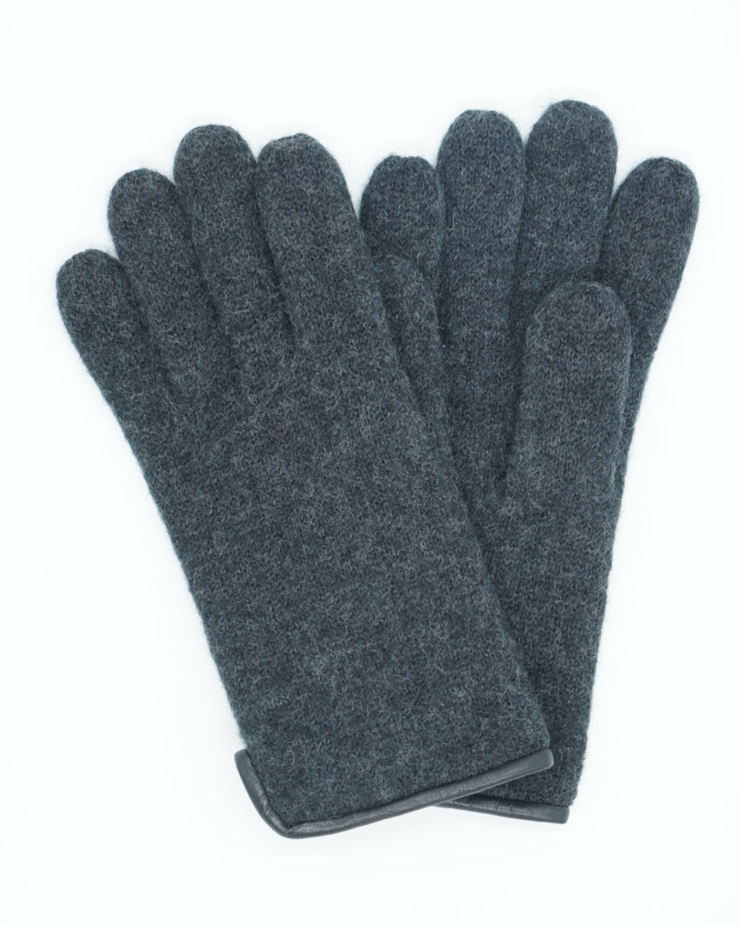 Ullvanter for dame fra Snekkerbua, laget i myk og varm ull som gir god beskyttelse mot kulde. Disse klassiske vanterne kombinerer både komfort og stil, perfekt for kjølige dager. Ullens naturlige egenskaper holder hendene varme og tørre, samtidig som de puster godt. Ideelle for både hverdagsbruk og utendørsaktiviteter. Fås i ulike størrelser og farger.
