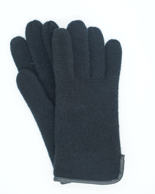 Ullvanter for dame fra Snekkerbua, laget i myk og varm ull som gir god beskyttelse mot kulde. Disse klassiske vanterne kombinerer både komfort og stil, perfekt for kjølige dager. Ullens naturlige egenskaper holder hendene varme og tørre, samtidig som de puster godt. Ideelle for både hverdagsbruk og utendørsaktiviteter. Fås i ulike størrelser og farger. Sort.