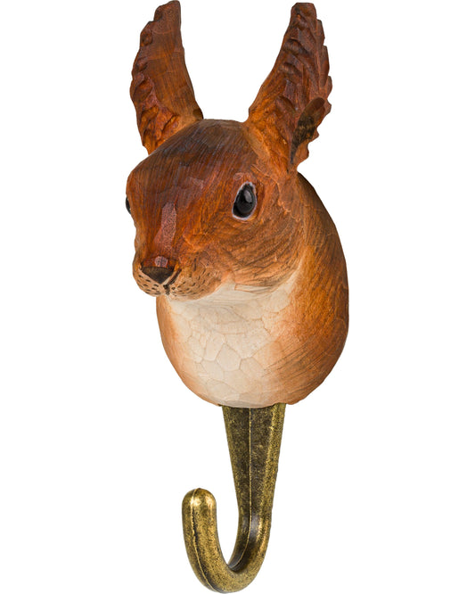 Ekorn-krok i tre, dekorativ og funksjonell veggkrok formet som et ekorn. Perfekt til oppheng av jakker, nøkler, håndklær eller barneklær, og passer like godt i gang, barnerom eller på hytta. En sjarmerende og praktisk interiørdetalj i naturmaterialer, tilgjengelig hos Snekkerbua.