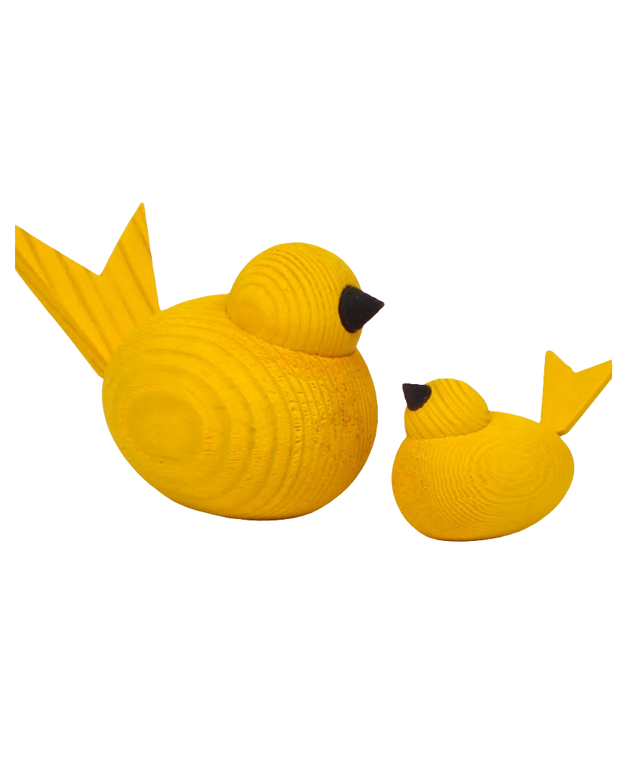 Gule påskefugler i tre fra Snekkerbua – håndlagde og fargerike påskefugler, perfekte som dekorasjon til påskefeiringen og for å tilføre et lyst og naturlig preg til hjemmet.