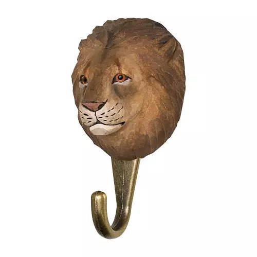 Løve-Krok fra Snekkerbua, en dekorativ og solid jernkrok formet som en løve. Perfekt for å tilføre et unikt og kraftfullt preg til hjemmet, enten i gangen, på hytta eller i stuen.