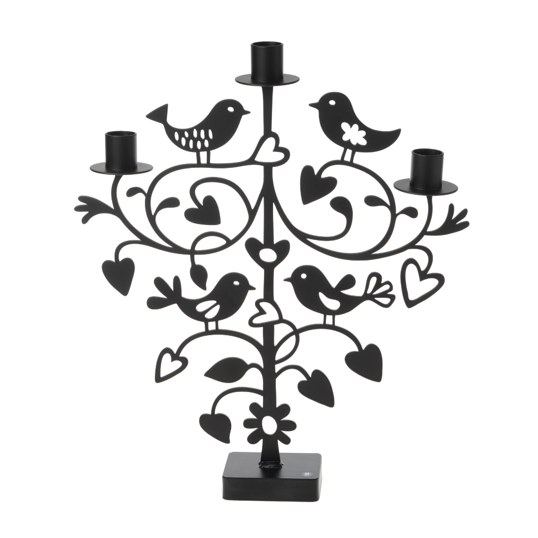 Lovebirds Jernlysestake fra Snekkerbua – en romantisk lysestake i jern designet med to sammenflettede fugler. Perfekt for å skape en koselig og stemningsfull atmosfære i hjemmet. Bengt & Lotta.