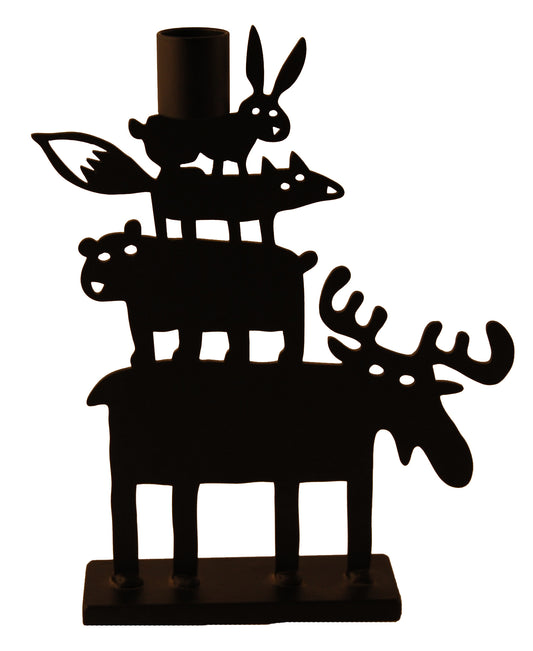 Moose Pyramide Jernlysestake fra Snekkerbua, en stilfull og rustikk lysestake i jern med et elegant pyramide-design. Perfekt for å skape en koselig og varm atmosfære i hjemmet, og et flott valg for både moderne og tradisjonell innredning.