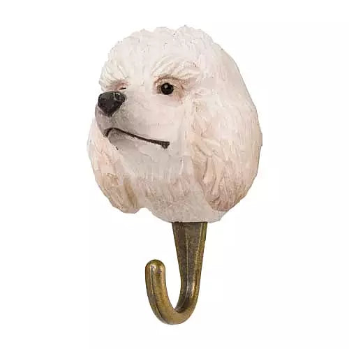 Puddel-Krok fra Snekkerbua, en sjarmerende jernkrok inspirert av puddelhunden. Denne håndlagde kroken fanger den elegante og lekne naturen til puddelhunden, og fungerer både som et praktisk oppheng og som en unik dekorasjon i hjemmet. Perfekt for hundeelskere eller de som ønsker å tilføre et koselig og personlig preg på gangen, stuen eller kjøkkenet. Denne kroken er laget med kjærlighet og omtanke, og gir en perfekt kombinasjon av funksjon og estetikk.