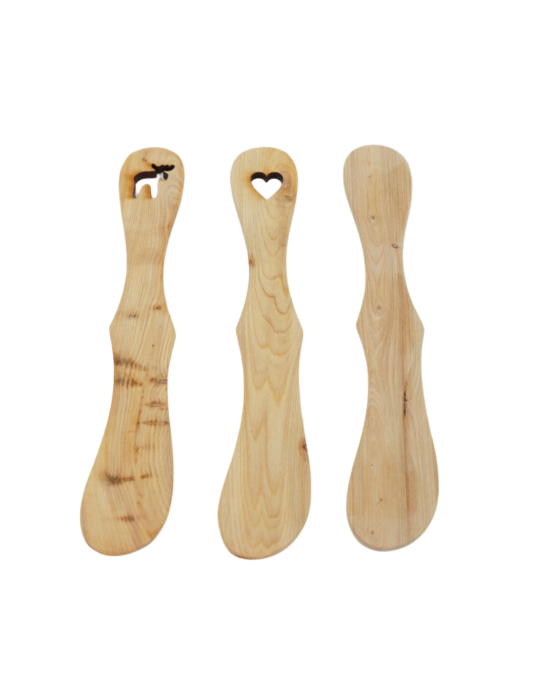 Smørkniver i tre fra Snekkerbua. Håndlagde smørkniver som kombinerer funksjonalitet med naturens estetikk. Laget i solid treverk for en perfekt spredning av smør, margarin eller pålegg. En praktisk og elegant tillegg til ditt kjøkkenutstyr, og et flott alternativ til plast eller metallkniver.