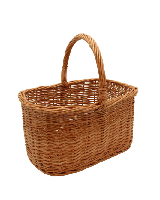 Stor og romslig kurv i pil med rette sider og dyp, praktisk form. Perfekt som handlekurv, strikkekurv eller til oppbevaring av aviser og flasker. Solid håndverk i naturmateriale, mål 41 x 32 x 23/41 cm, egnet både hjemme, på hytta og til hverdagsbruk.