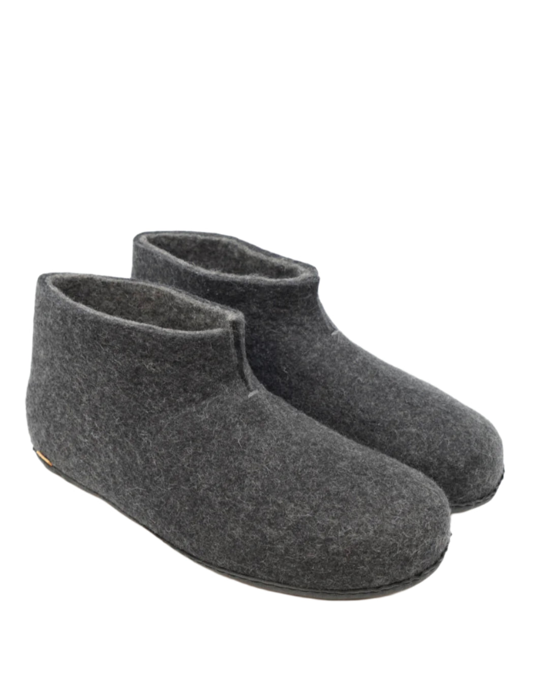 Tova-X tøffel med slitesterk såle som tåler fukt. Designet for langvarig komfort og beskyttelse, perfekt for utendørs bruk i våtere forhold. Kjøp hos Snekkerbua.